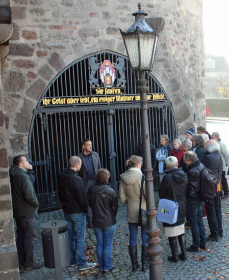 Symbolfoto: Handschlag und Gemeinschaft
